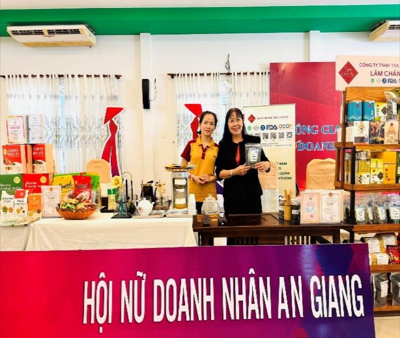 hop mat doi thoai ca phe doanh nhan ky iii 2026 12