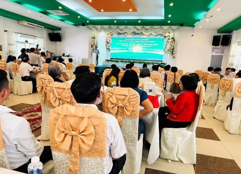hop mat doi thoai ca phe doanh nhan ky iii 2026 4
