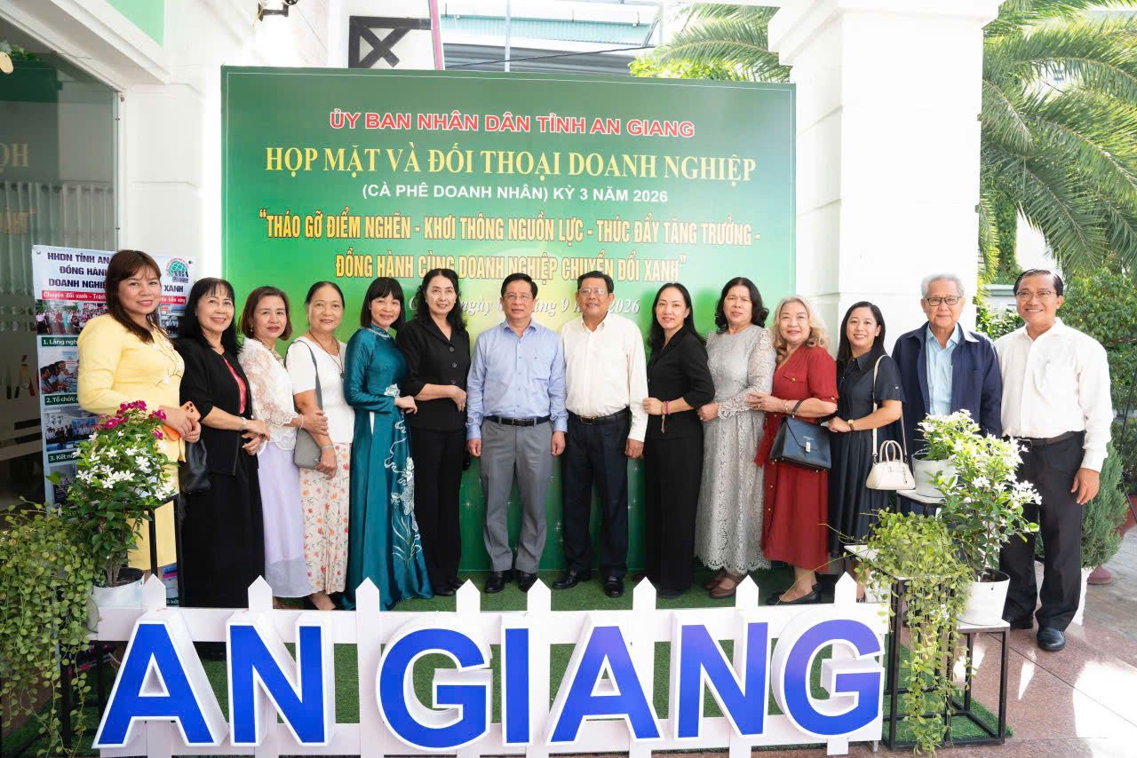 hop mat doi thoai ca phe doanh nhan ky iii 2026 8