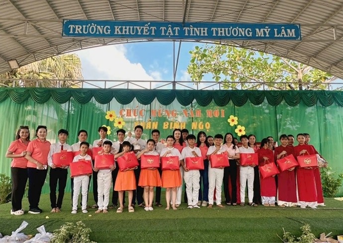 nu doanh nhan an giang ngan phan qua am ap tet binh ngo 2026 1