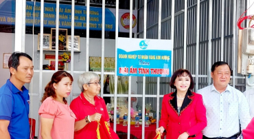 Hội Nữ Doanh Nhân tỉnh An Giang trao nhà Mái ấm Tình thương cho xã Vĩnh Nhuận do DNTN Vàng Kim Hương tài trợ